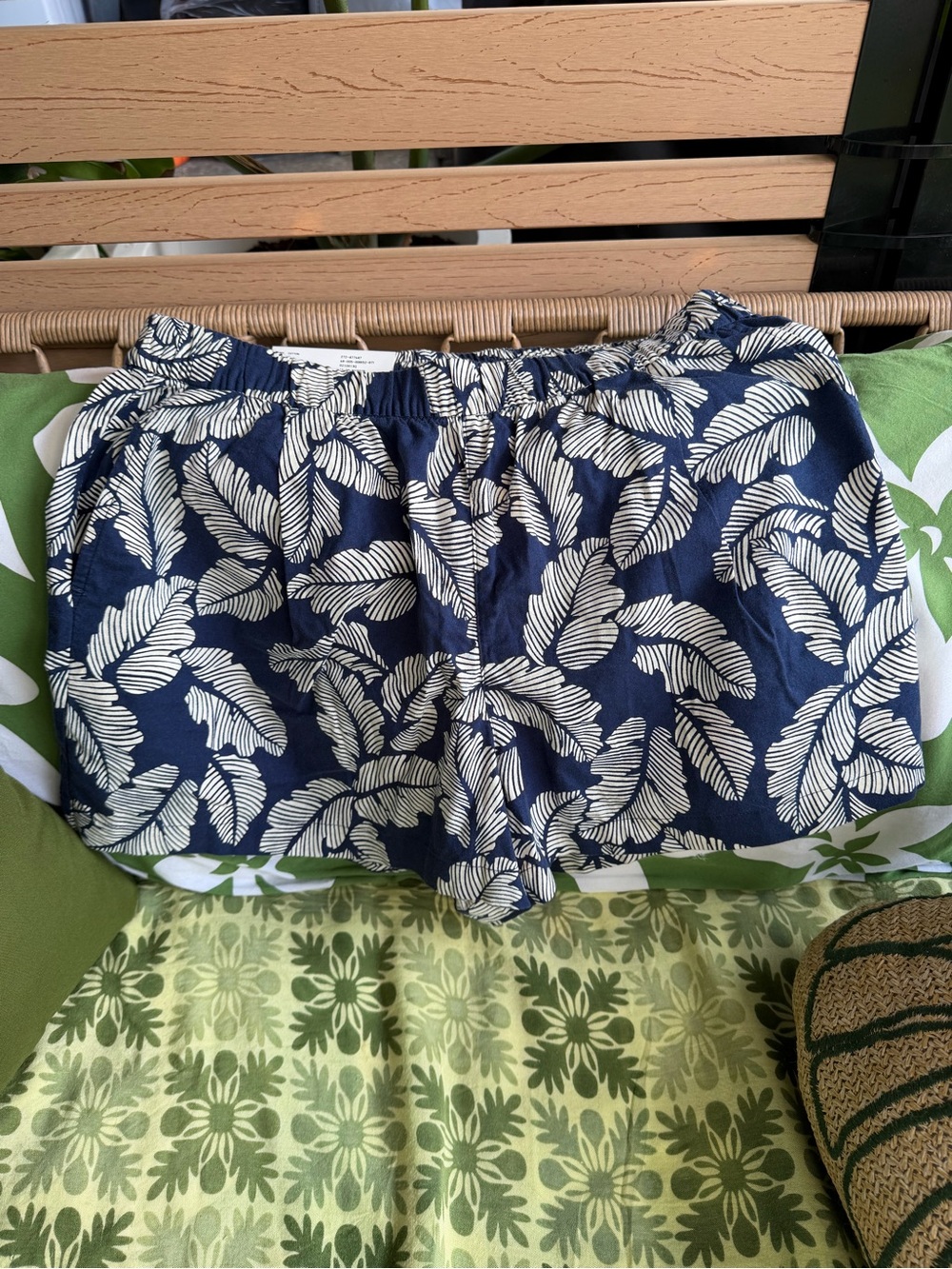 NWT Uniqlo Navy Blue Tropical Leaf Elastic-Waist Women's Shorts